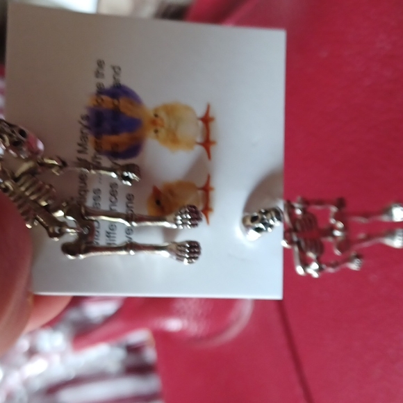 Mini puppet like skeleton stud drop earrings in silver tone - Picture 3 of 10